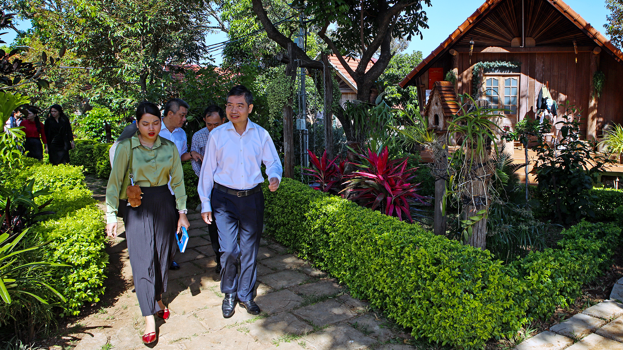 Chủ tịch UBND tỉnh thị sát tại Buôn du lịch cộng đồng Akŏ Dhông